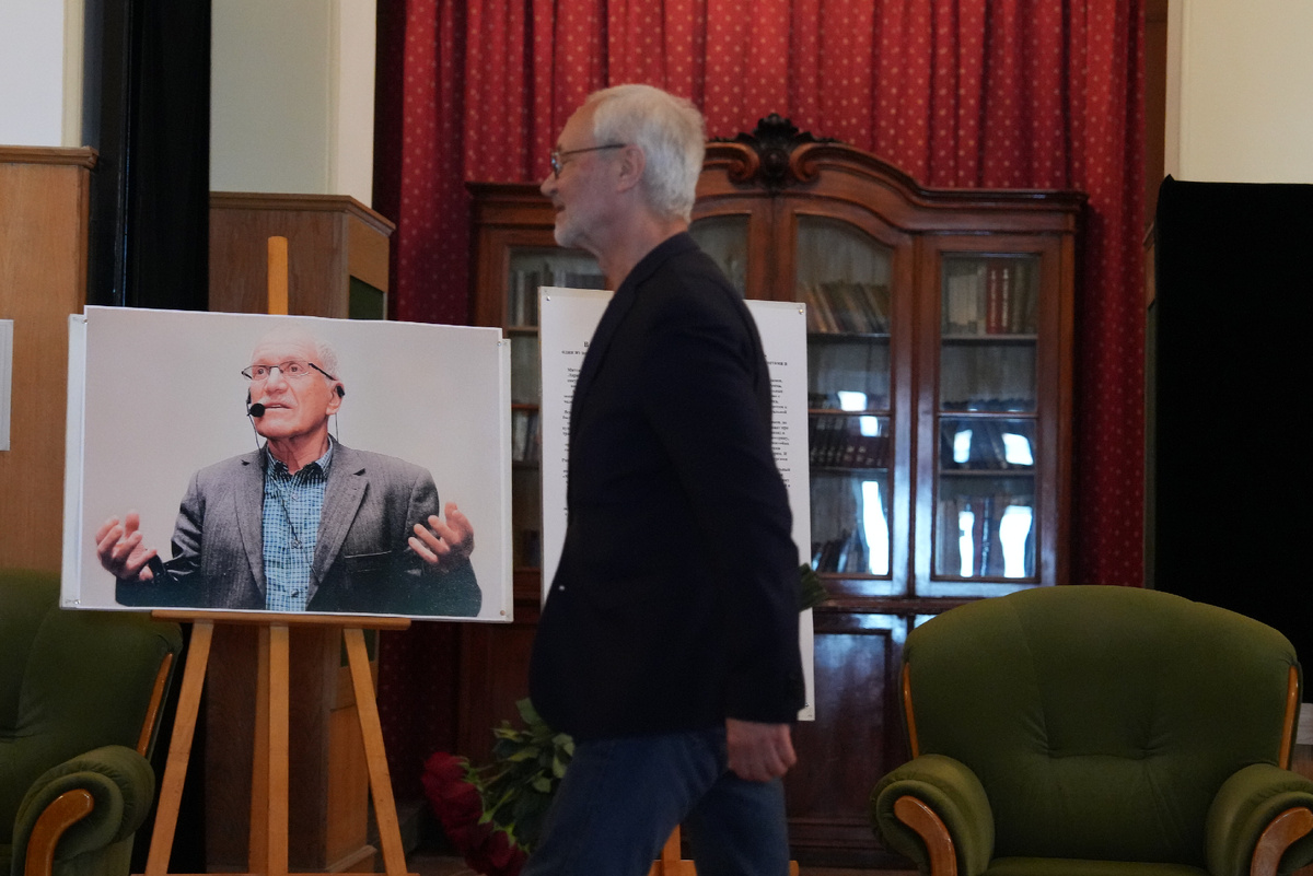 Евгений Герасимов на прощании с Александром Миттой фото ИЗВЕСТИЯ