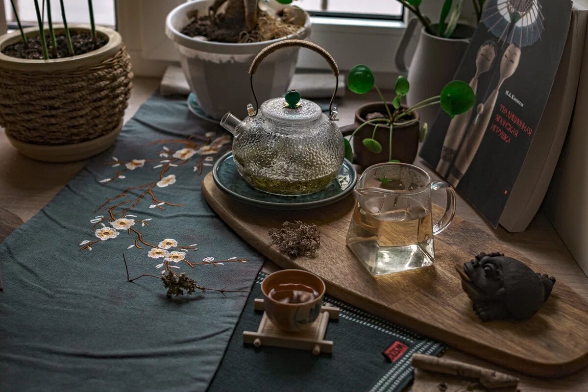 Эстетика утвари, интересная история, качество воды и чая... Из всего этого и складывается яркое впечатление и приятное воспоминание о чаепитии.