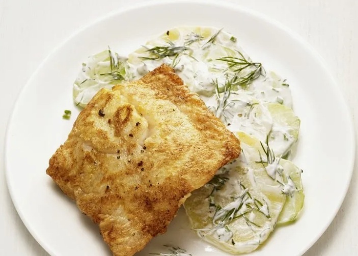 Хек, жареный в сметане