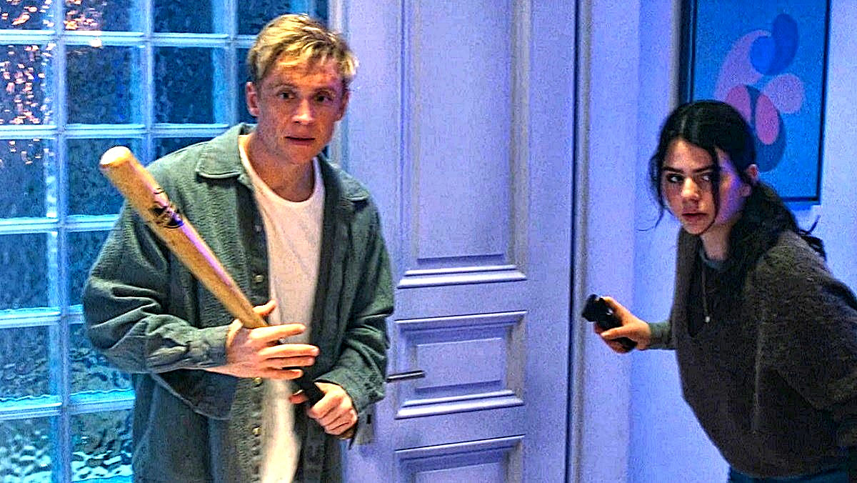 - Привет, соседи! Как насчёт того, чтобы в бейсбол сыграть, из газового баллончика попшикать? 