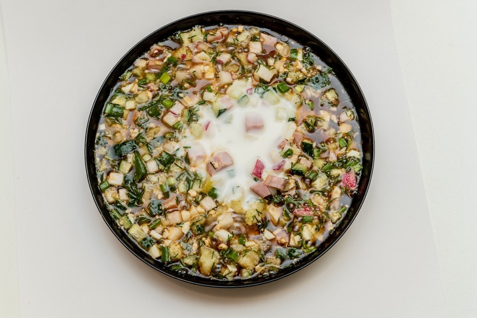    Шеф уверен: самая вкусная – классическая, прохладная окрошка с огурцами и редиской. Михаил ФРОЛОВ