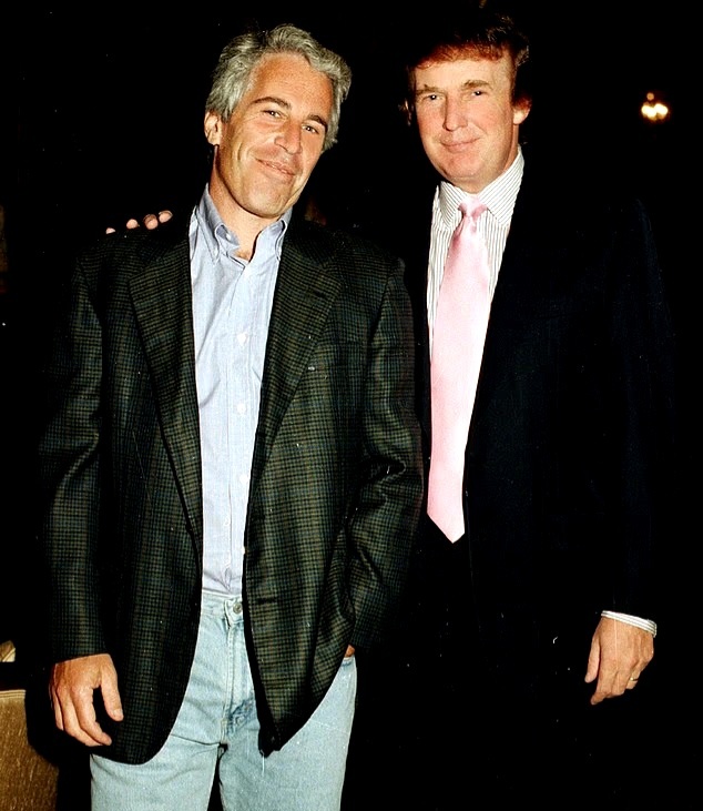 Это произошло через несколько месяцев после того, как Маск заявил, что президент Трамп фигурирует в списке клиентов опального финансиста.