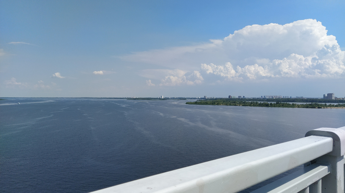 Волга у нас широченная!