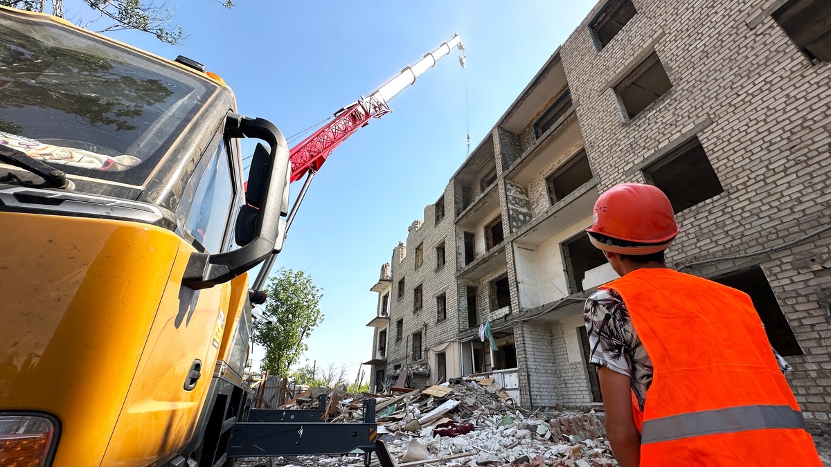    Югра начала демонтаж двух подъездов дома в Авдеевке