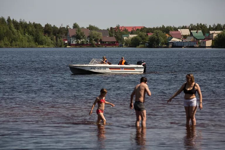    В Сургуте со дна Чёрной реки поднимут затонувший теплоход