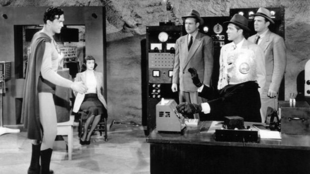    Кадр из фильма «Атомный человек против Супермена», реж. Спенсер Гордон Беннет/ Columbia Pictures