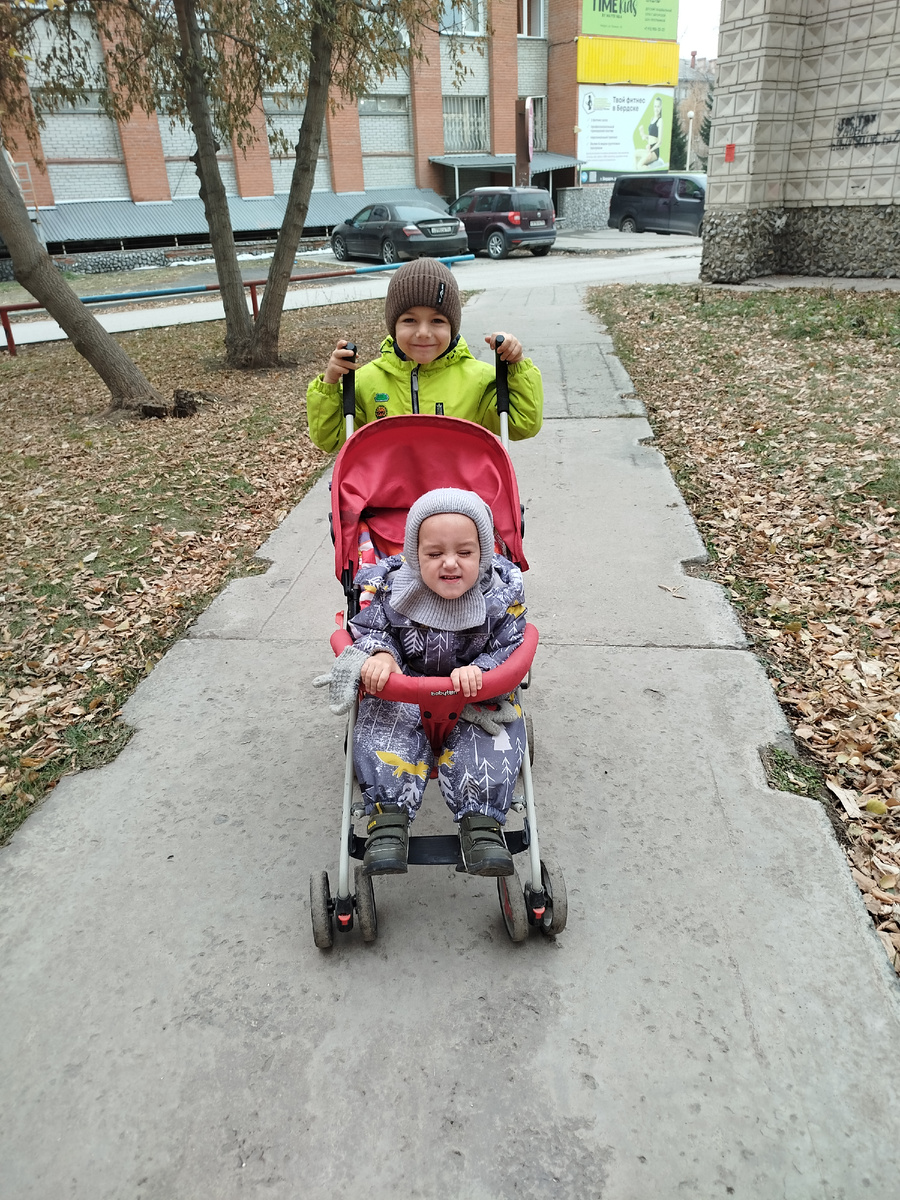 Попросила Мирона улыбнуться 😊