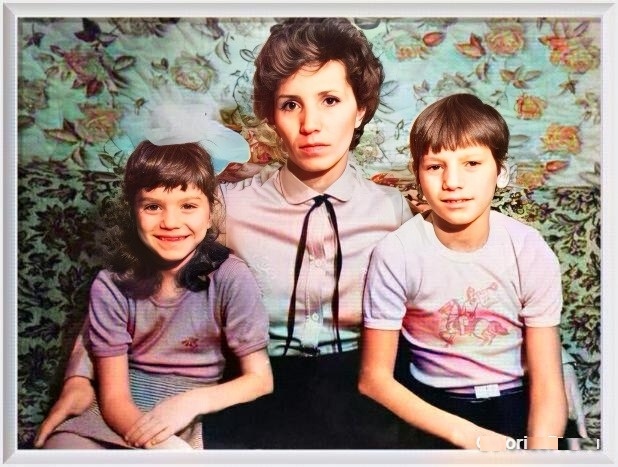 С мамой и сестрой. Фото из архива "7 секретов"