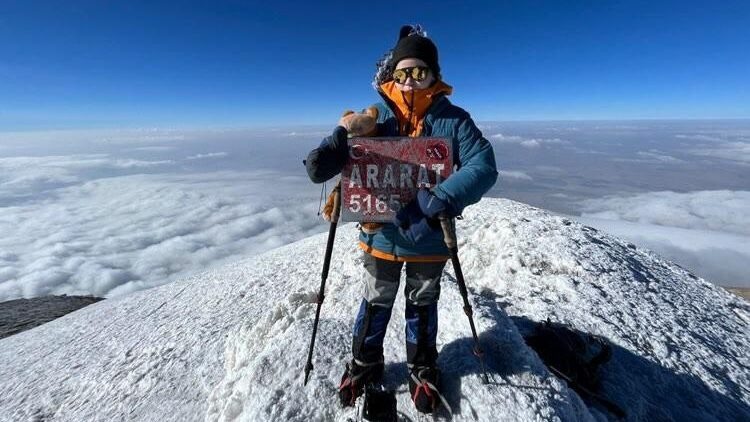    Восхождение на гору Арарат (5137 метров) совершили четверо подопечных Фонда. На данный момент это самая многочисленная группа за всю историю горных проектов. Фото: предоставлено фондом «Жизнь в Движении».