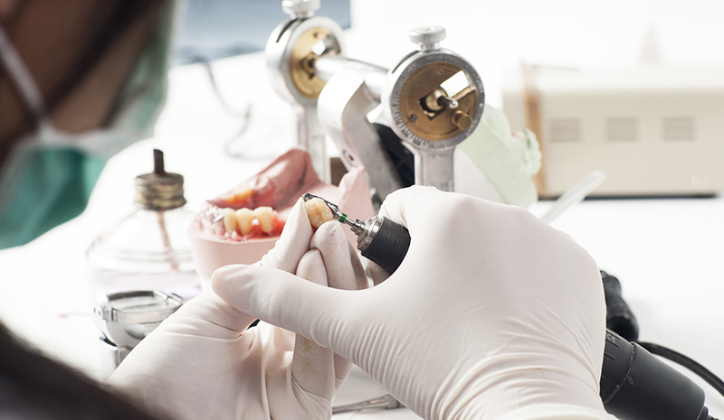 Работа зубного техника