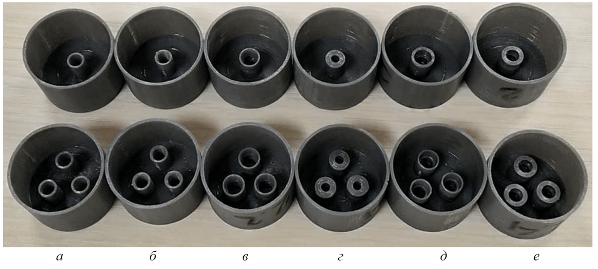    Изготовленные образцы резонаторов: а – без турбулизаторов; б – маломасштабные; в – среднемасштабные 1; г – среднемасштабные 2; д – крупномасштабные 1; е – крупномасштабные / © Олег Кустов, ПНИПУ