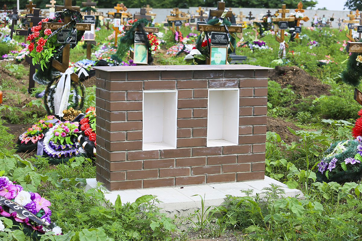 Стандартный колумбарий на 2 ячейки на Новом городском кладбище.