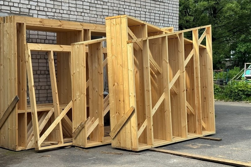    Новые веранды установят в шести детсадах. Об этом в своих соцсетях сообщил мэр Роман Маслов