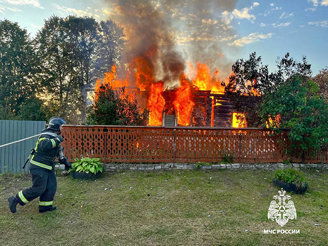 Тела двух погибших обнаружены при тушении пожара в Тверской области