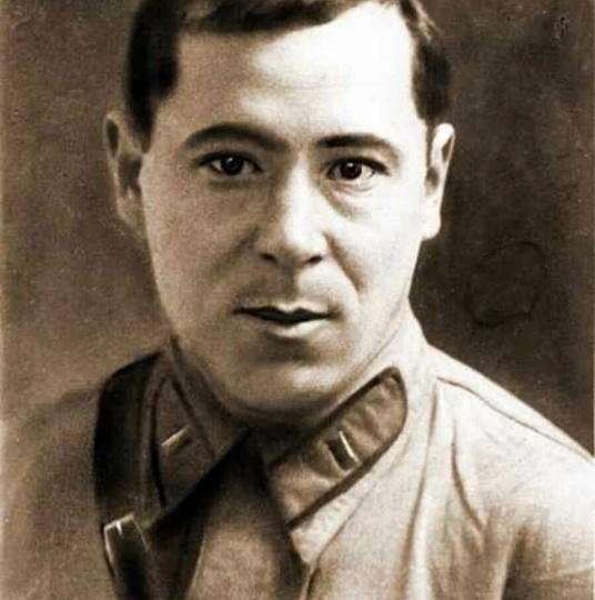 «Когда идёт война, я предпочитаю укрываться за броней танков»: Муса Джалиль – татарский поэт-герой.