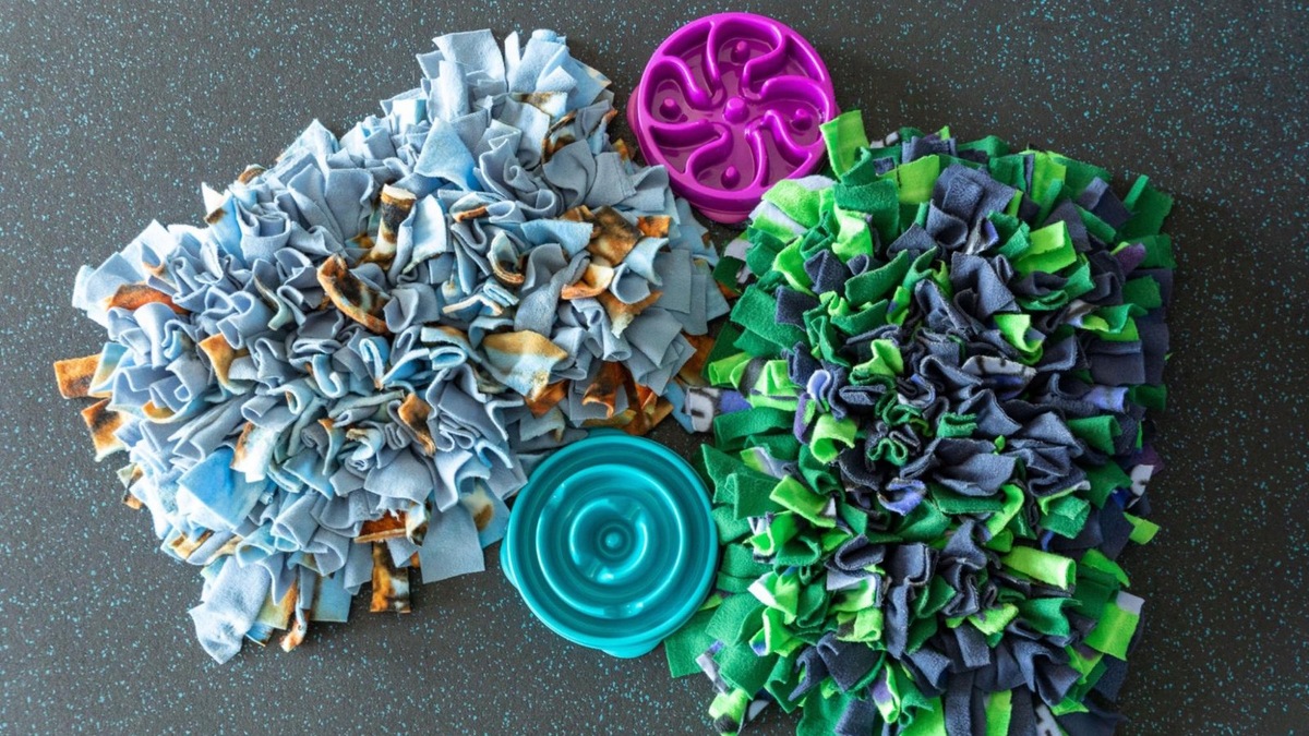    В этой «тканевой охоте» включаются нюх, внимание и охотничий азарт. Отличный способ занять кошку, особенно если вы уходите из дома.