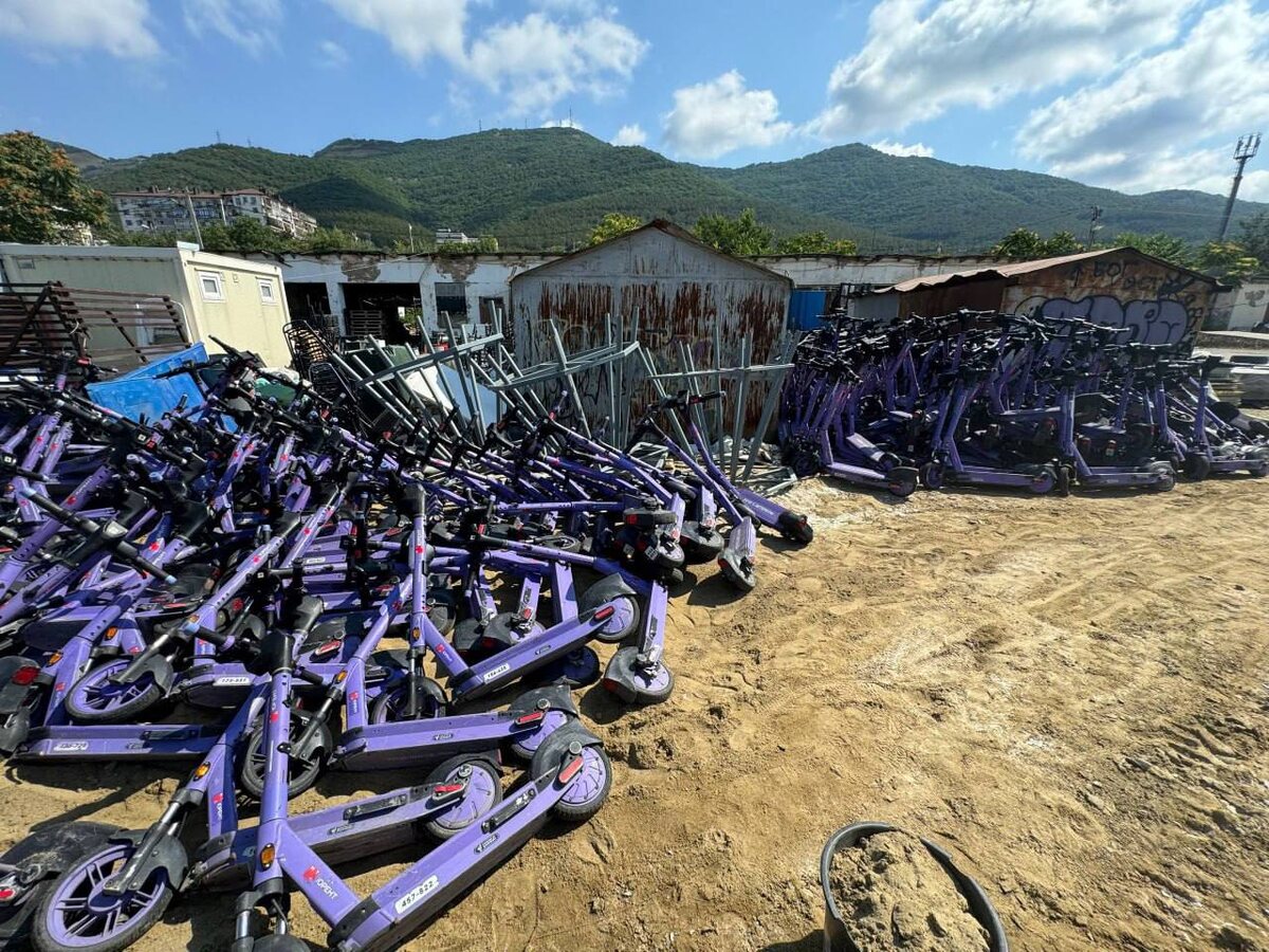 Самокаты продолжают вывозить.  Фото: Фото предоставлено пресс-службой администрации города-курорт Геленджик