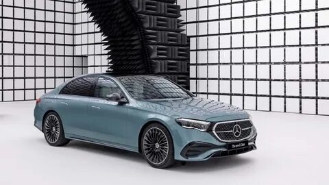 Mercedes-Benz E-Class: “Элегантность в Движении”