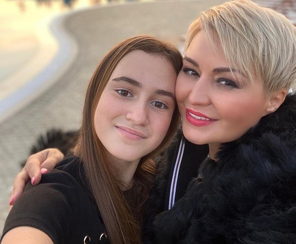 Катя Лель с дочкой