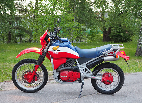 Honda XLV750R 1983 года выпуска.