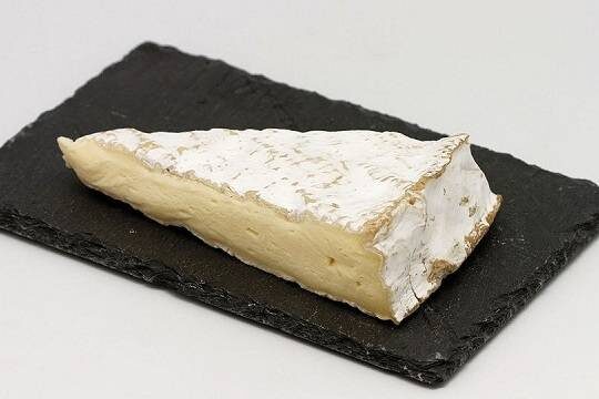    Роскачество сделало опасную находку в сыре с белой плесенью