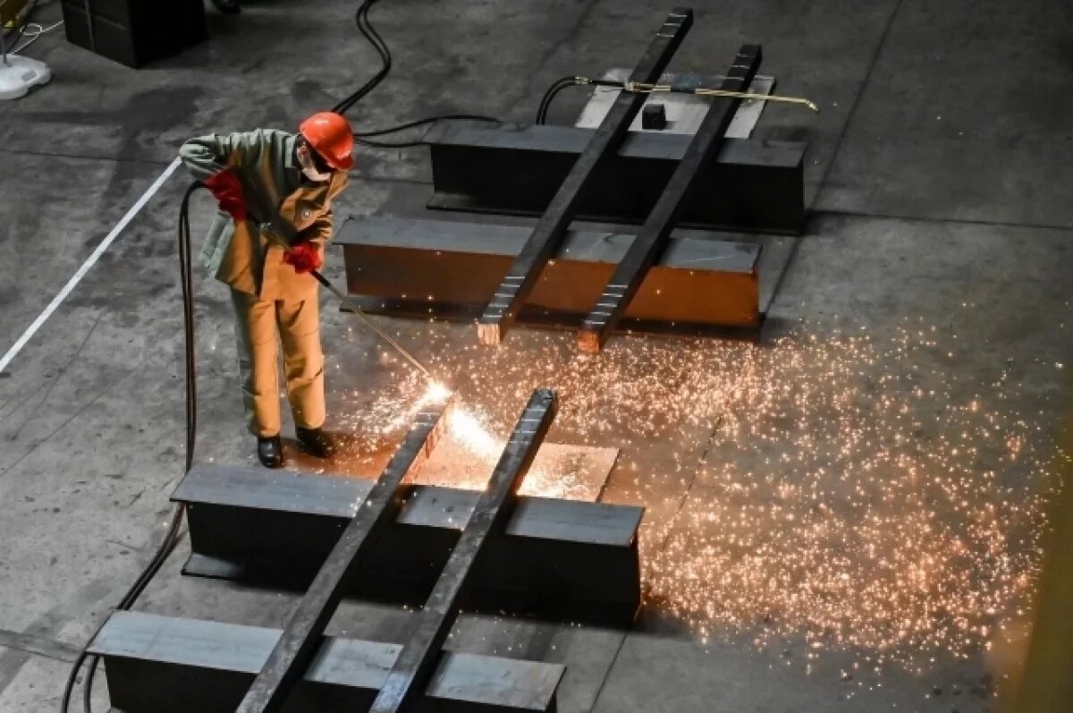    ЧМК трудоустраивает студентов на лето