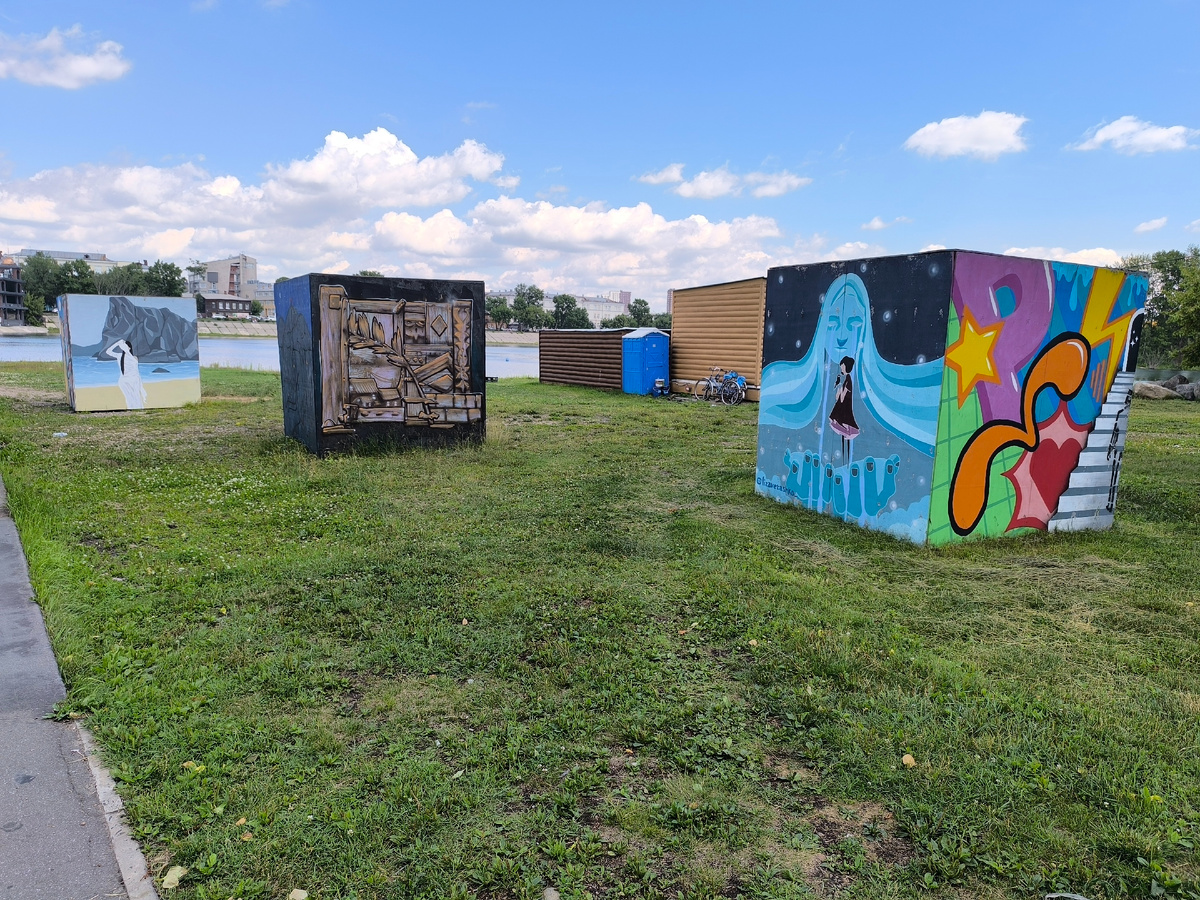 Арт-кубы на острове Юность (© Анна, «Маяк энерджайзера»)