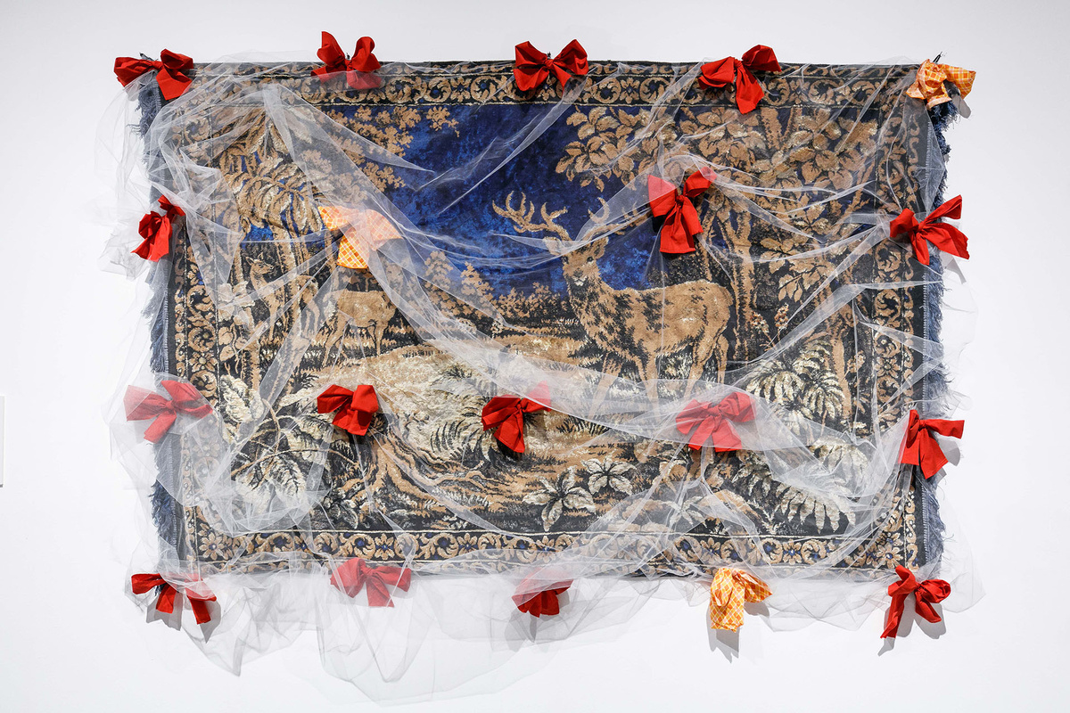    Экспозиция выставки «Копи смех к зиме…»