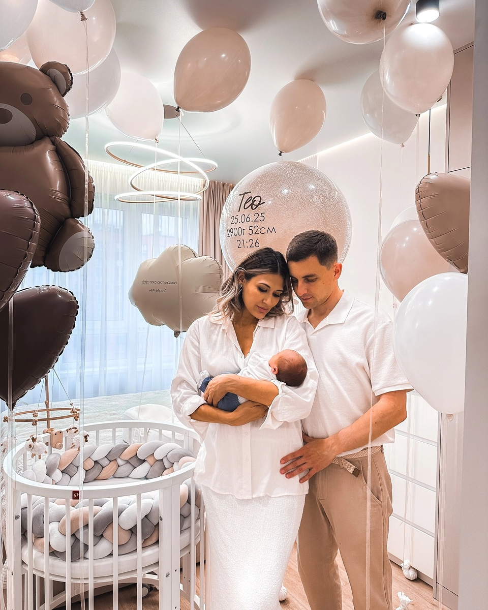 Муж встретил дома