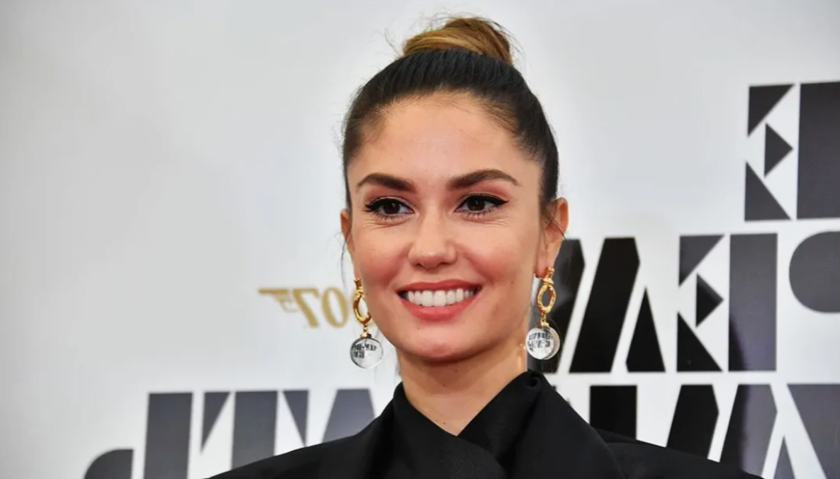 на фото Агата Муцениеце