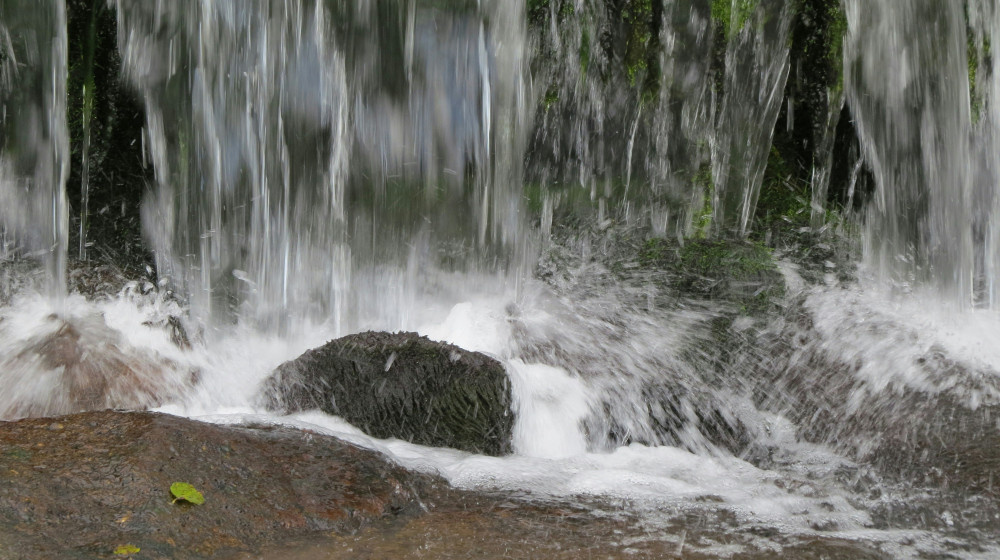    Водопады, которые бросают вызов гравитации — как это возможно