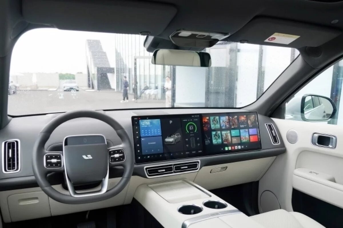    Необычный инцидент на дорогах Казани поставил перед правоохранителями сложный вопрос: кто несёт ответственность за автомобиль, управляемый через смартфон?