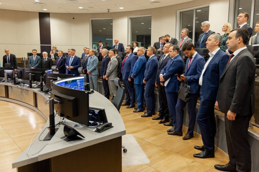 Участники выездного заседания сенаторов