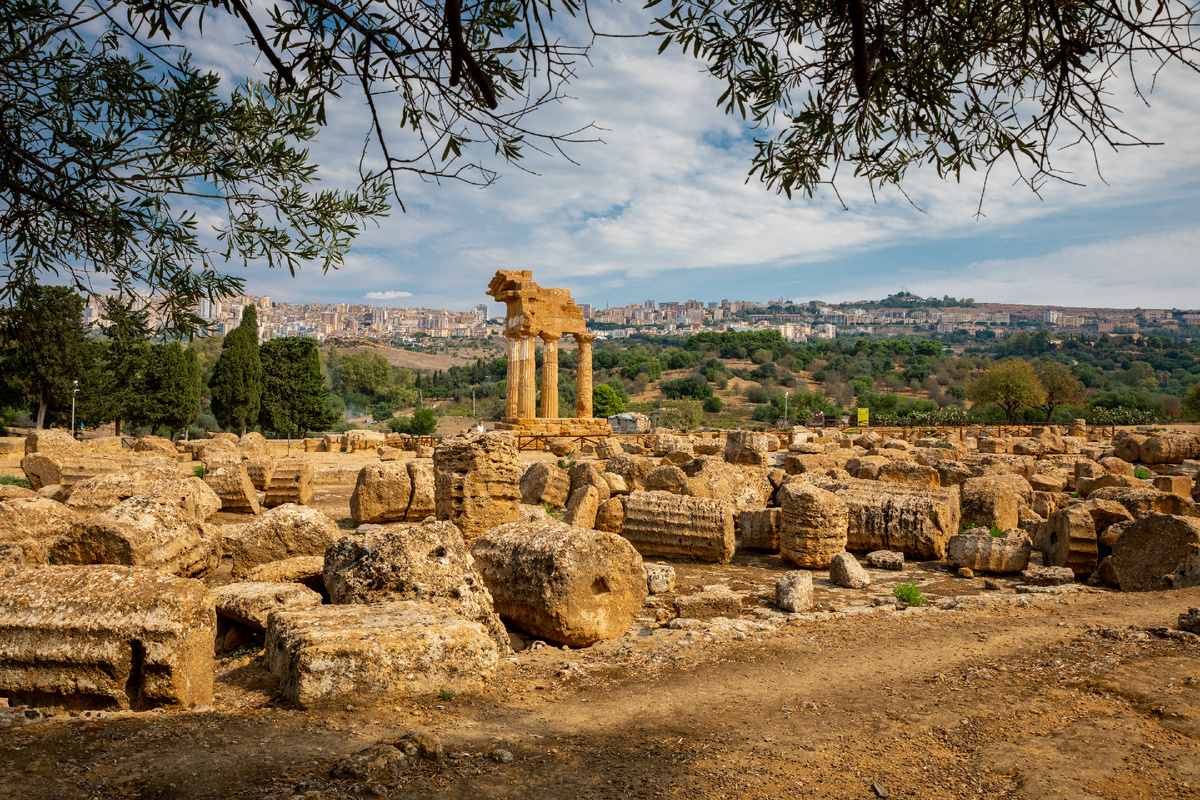 Если будете в Италии, обязательно выделите день на посещение Долины храмов. Источник фото: shutterstock.com
