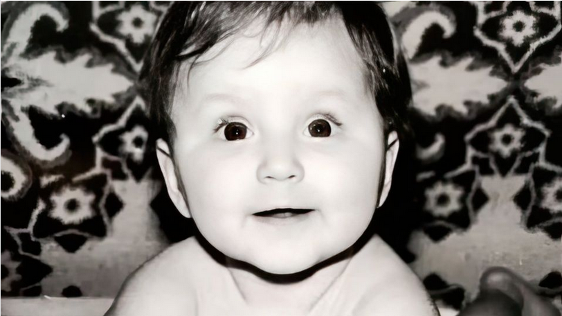 Младеческое фото Анны Дзюбы, вот такое когда-то было милое создание, а что выросло - то выросло.