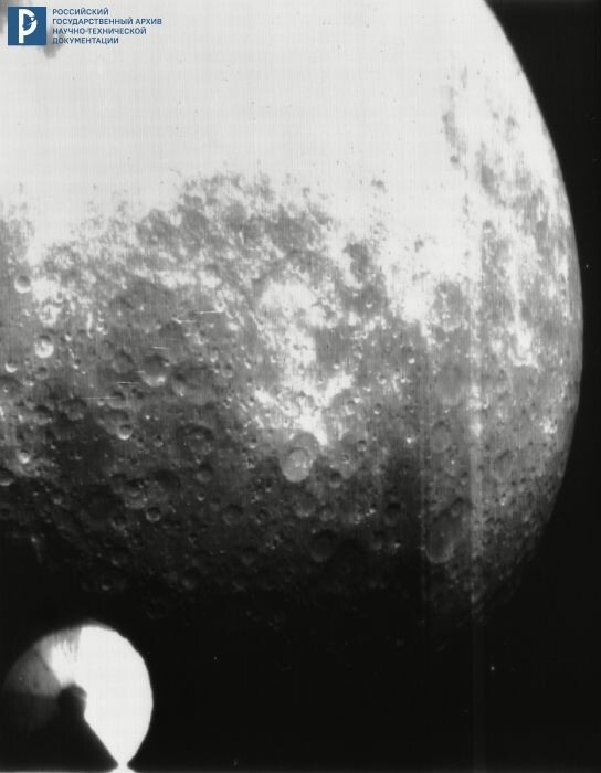 Снимок обратной стороны Луны, переданный с борта АМС «Зонд-3». 20.07.1965. РГАНТД. Арх. № 6-61Е.