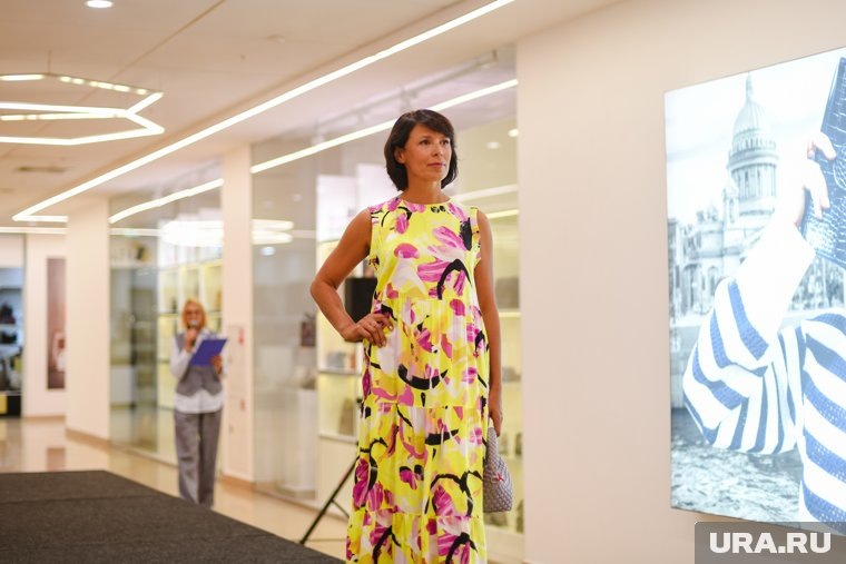 Показ состоялся вдоль секций женской одежды. Фото: Никита Сабашников © URA.RU