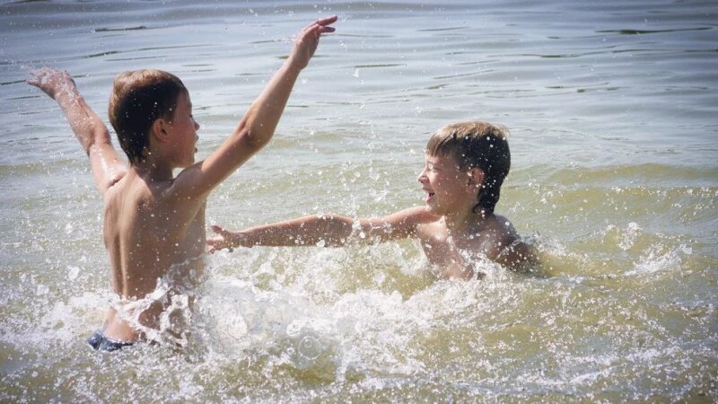     Лето. На пляже. Михаил Хаустов