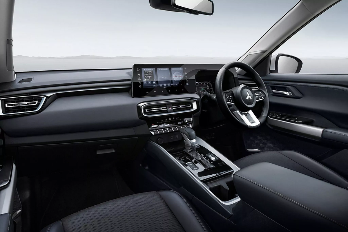    Интерьер Mitsubishi Destinator сочетает большие мониторы с традиционными физическими кнопками