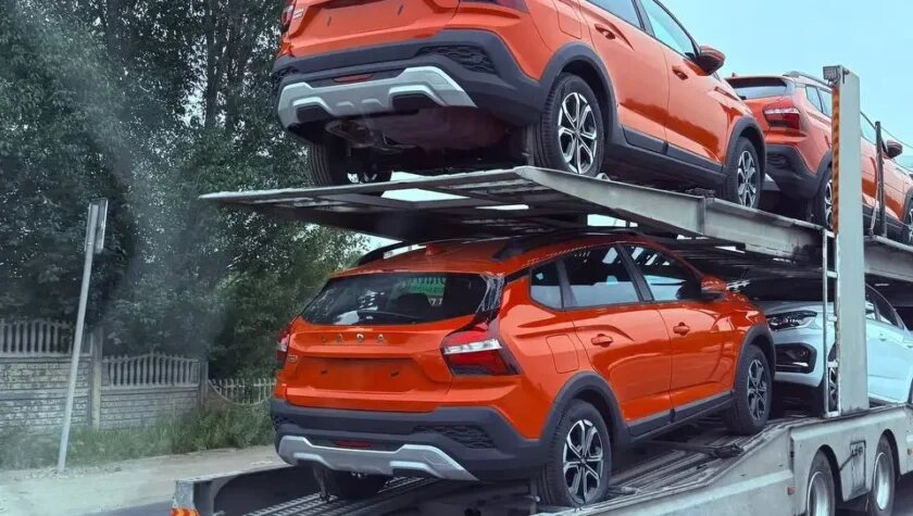 Искра начинает поступать к дилерам. 