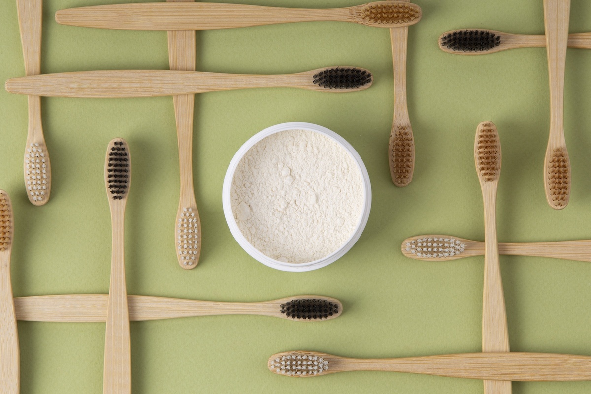 Как чистили зубы в разные эпохи?