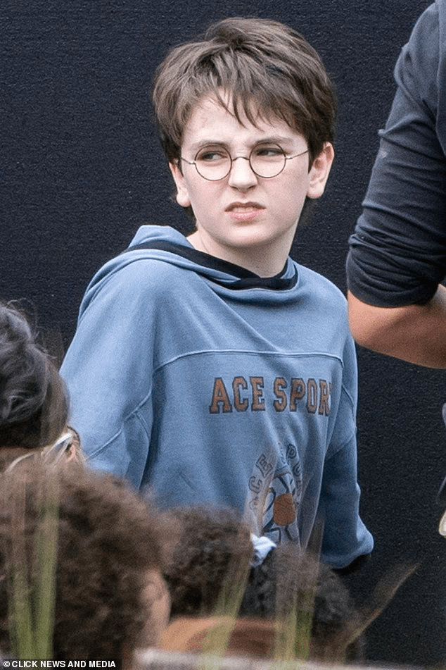 Доминик Маклафлин в образе Гарри Поттера на съемках сериала