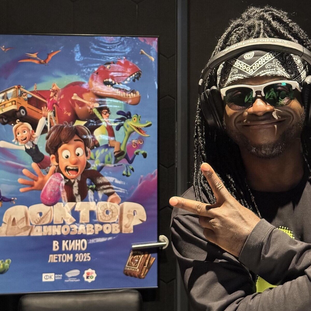    Саймон в студии озвучания фильма «Доктор Динозавров» ENERGY