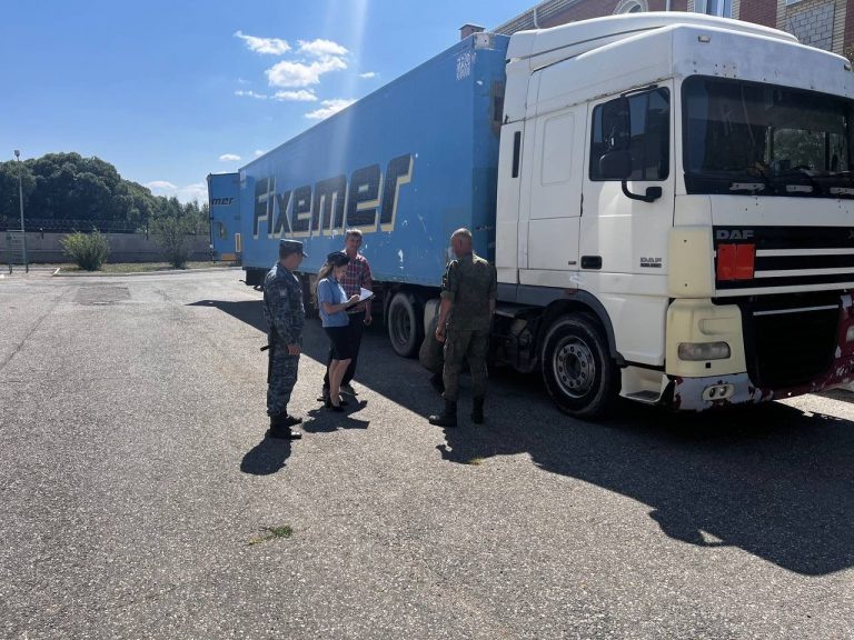    Оренбургские судебные приставы отправили на фронт конфискованный «КамАЗ» Антон Пичурин