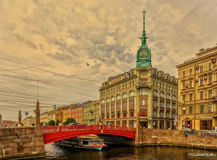 Красный мост находится у здания «Эсдерс и Схефальс» Из картинок Яндекса