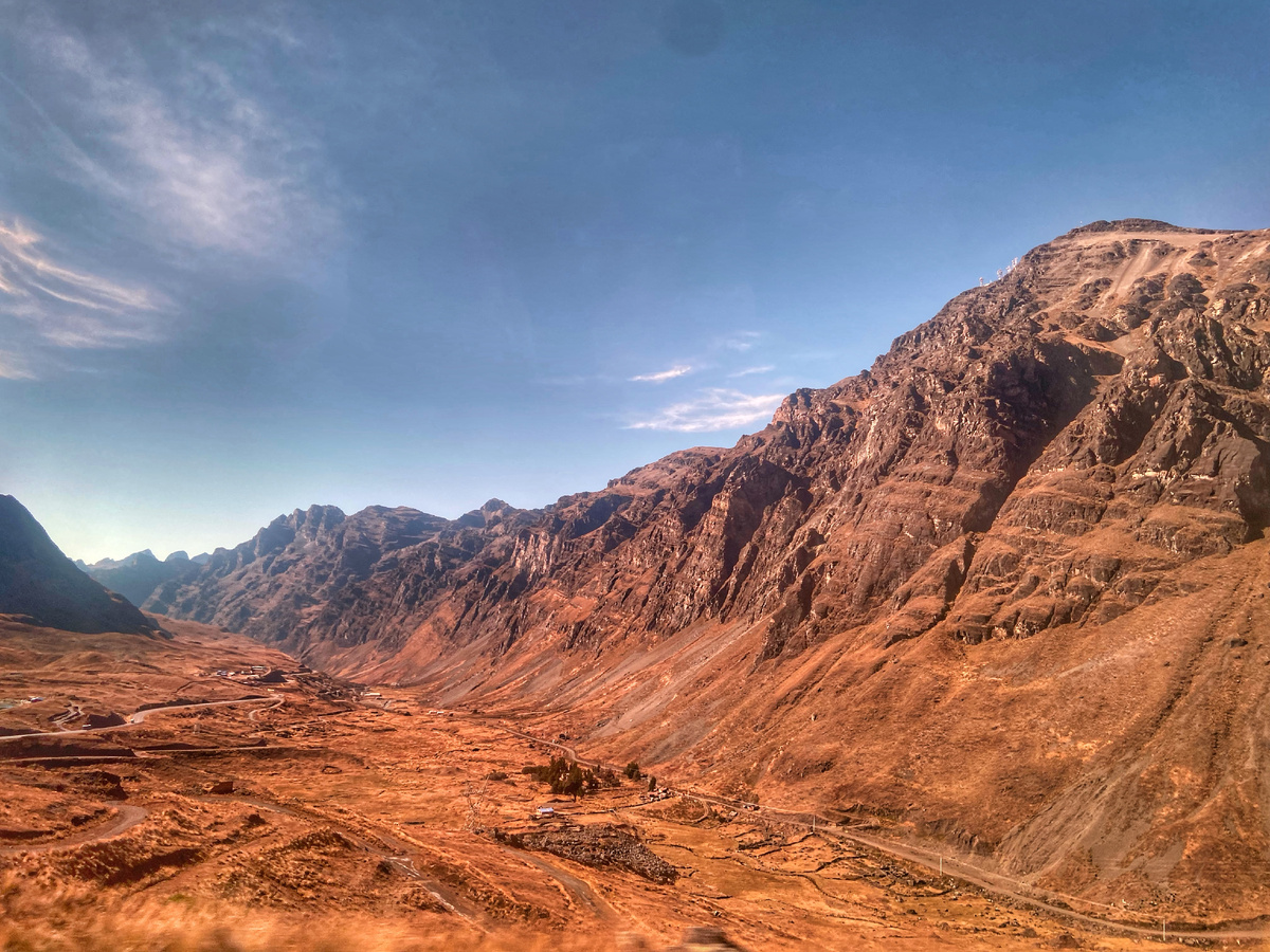 Такие горные пейзажи открываются по дороге к Коройко