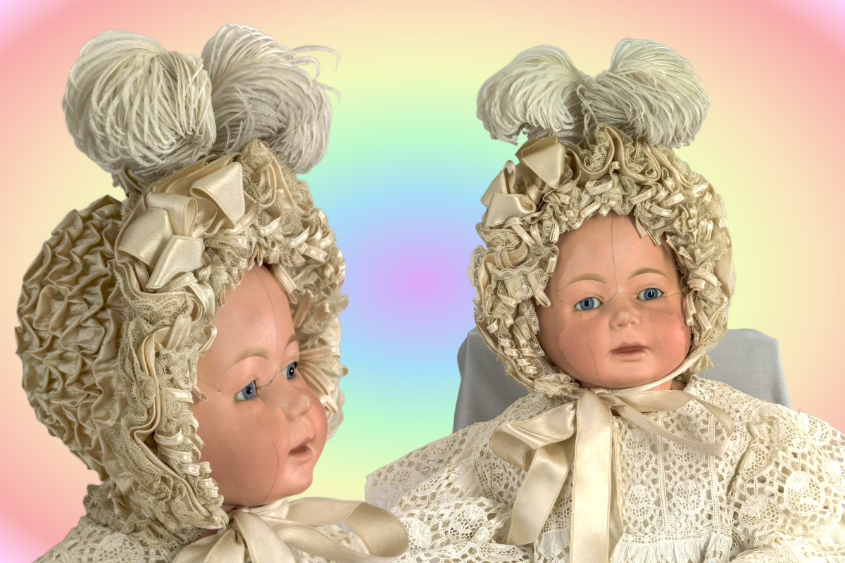 Капор для младенца, принадлежал одному из детей Николая II, Россия, 1895-1904 гг., атлас, кружево валансьен, страусовые перья © Эрмитаж © Эрмитаж