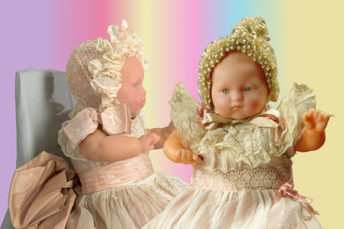 Чепчики, принадлежавшие детям Николая II, Россия, 1895-1904 гг., кружево, батист, шелк, атлас © Эрмитаж