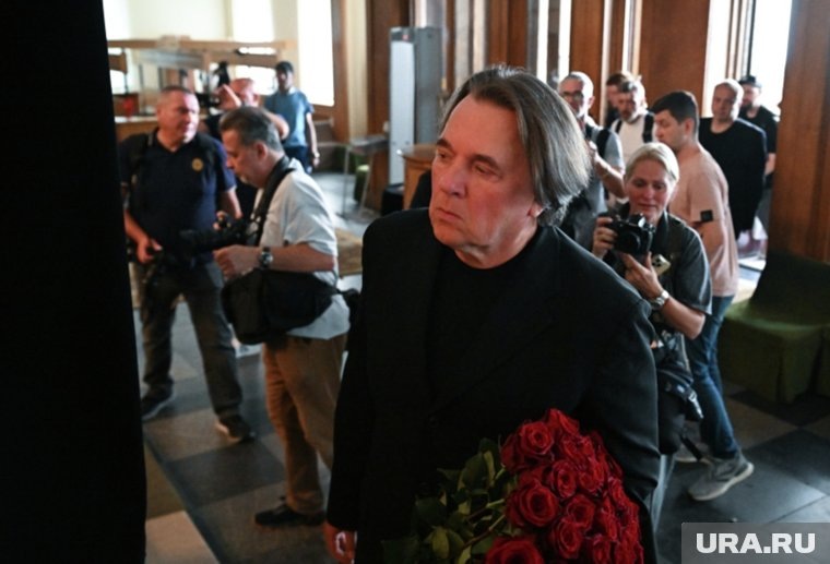 Генеральный директор Первого канала Константин Эрнст на прощании с кинорежиссером Александром Миттой в Москве. Фото: Сергей Бобылев / РИА Новости