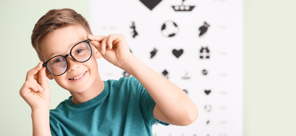 Как приучить ребенка к очкам? Что делать, если ребенок не хочет носить очки? Какие советы помогут родителям?